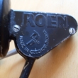 detail t�la s n�pisem a znakem