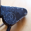 detail t�la s n�pisem a znakem - dv� ryby